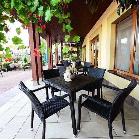 Hotel Daglezja Nad Jeziorem Kornickim 코르니크 외부 사진