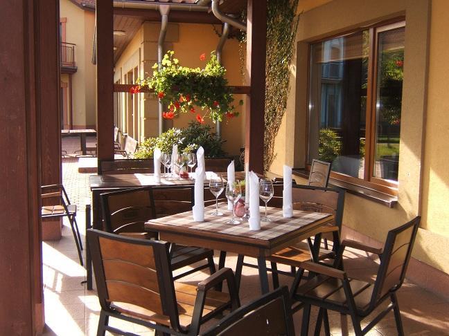 Hotel Daglezja Nad Jeziorem Kornickim 코르니크 외부 사진
