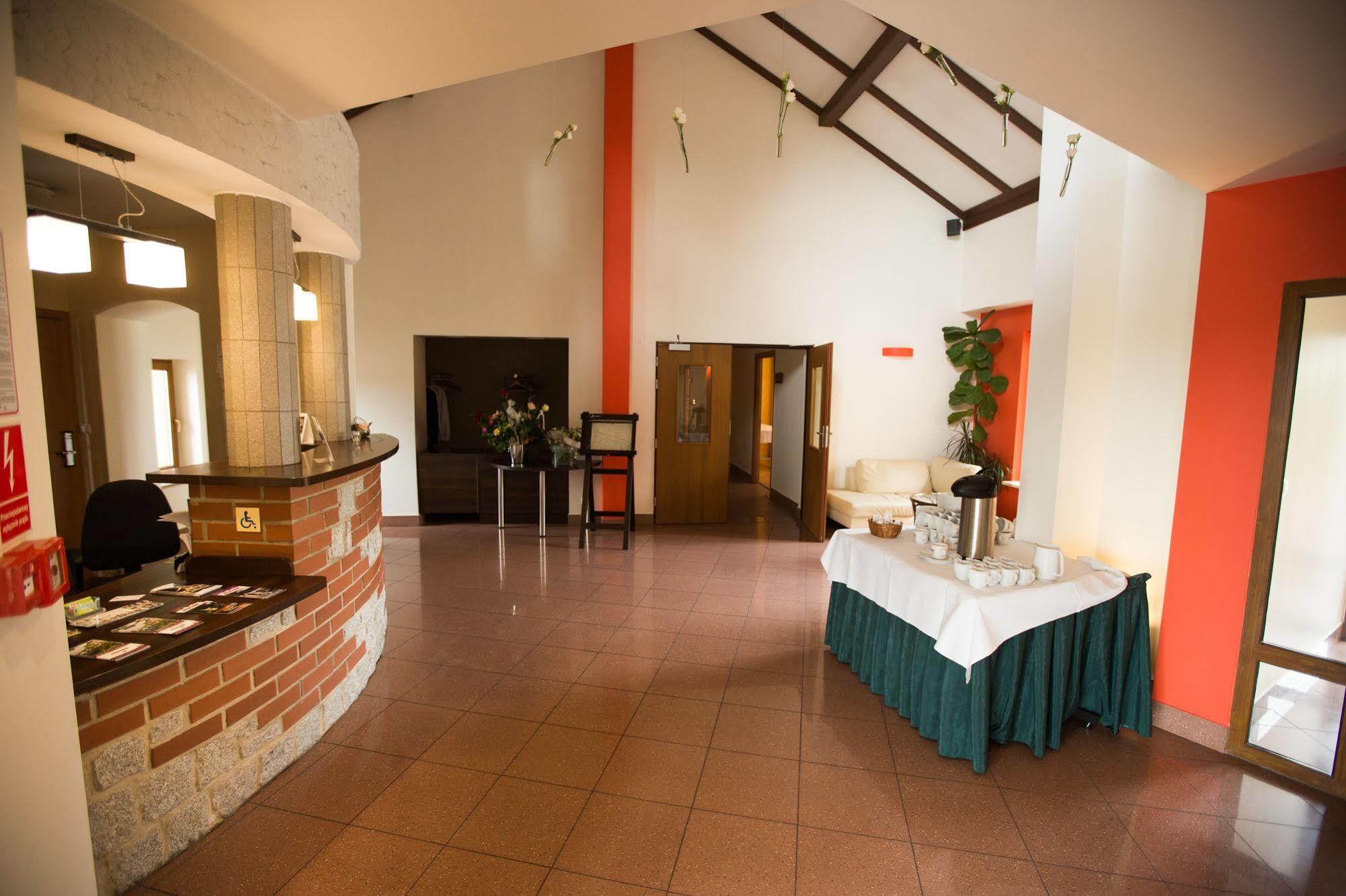 Hotel Daglezja Nad Jeziorem Kornickim 코르니크 외부 사진