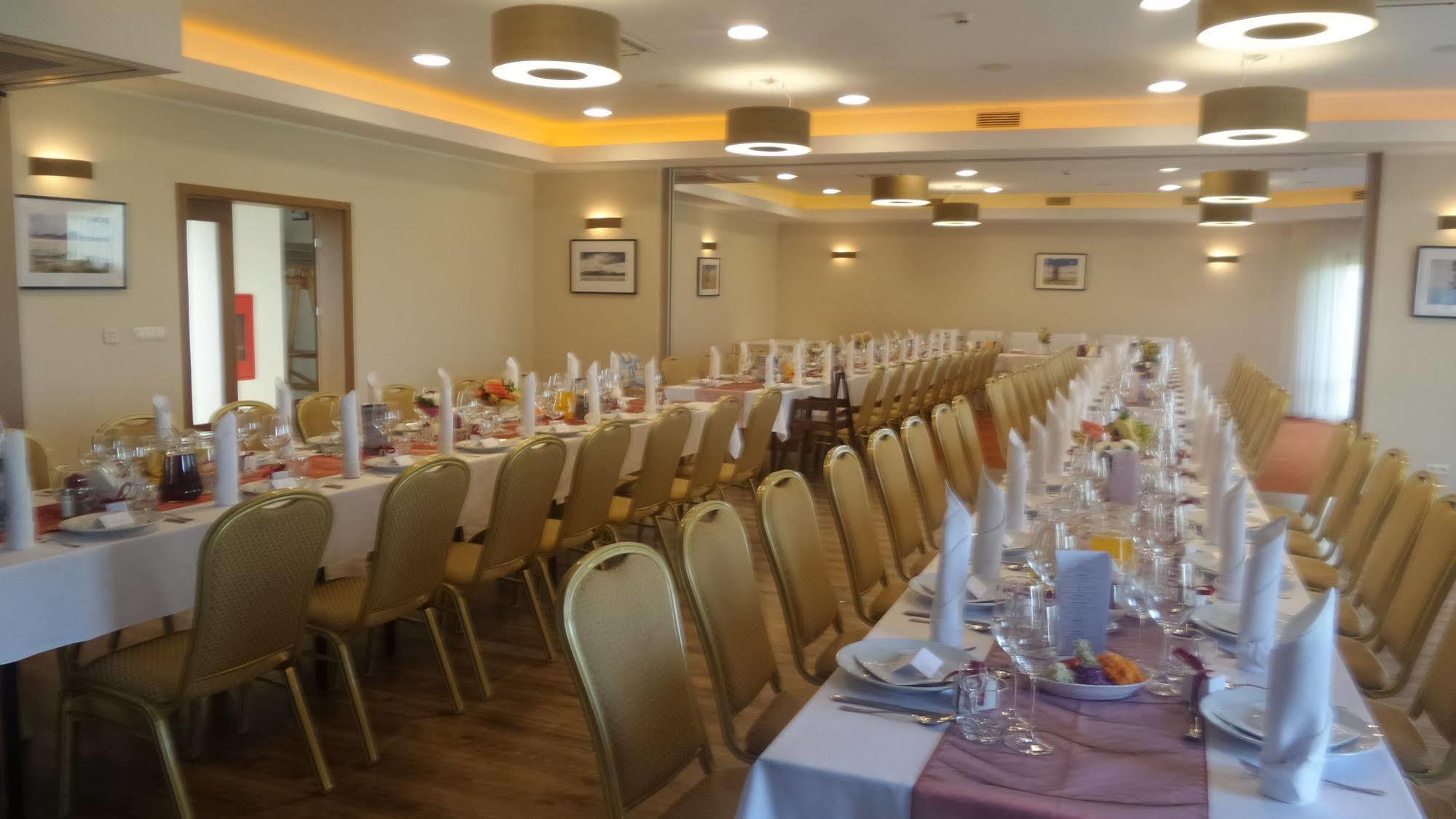 Hotel Daglezja Nad Jeziorem Kornickim 코르니크 외부 사진